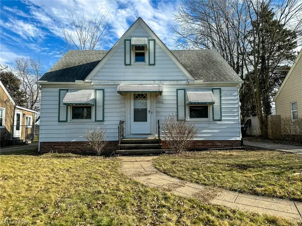 3193 Joslyn Rd, Cleveland, OH 44111