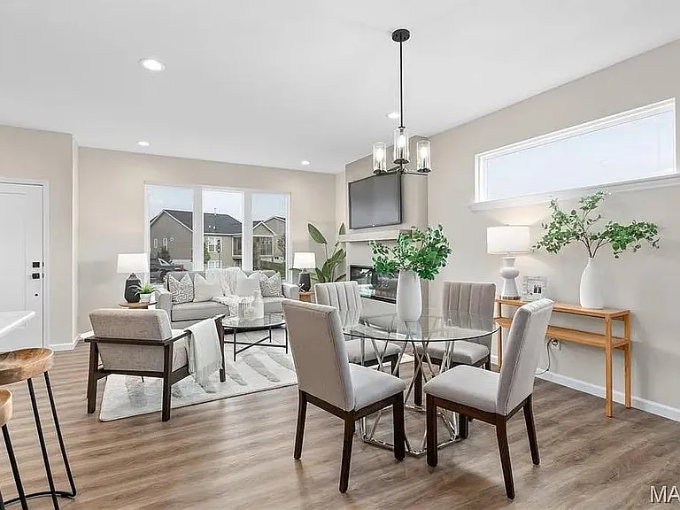 44 Pheasant Ln — Photo 3