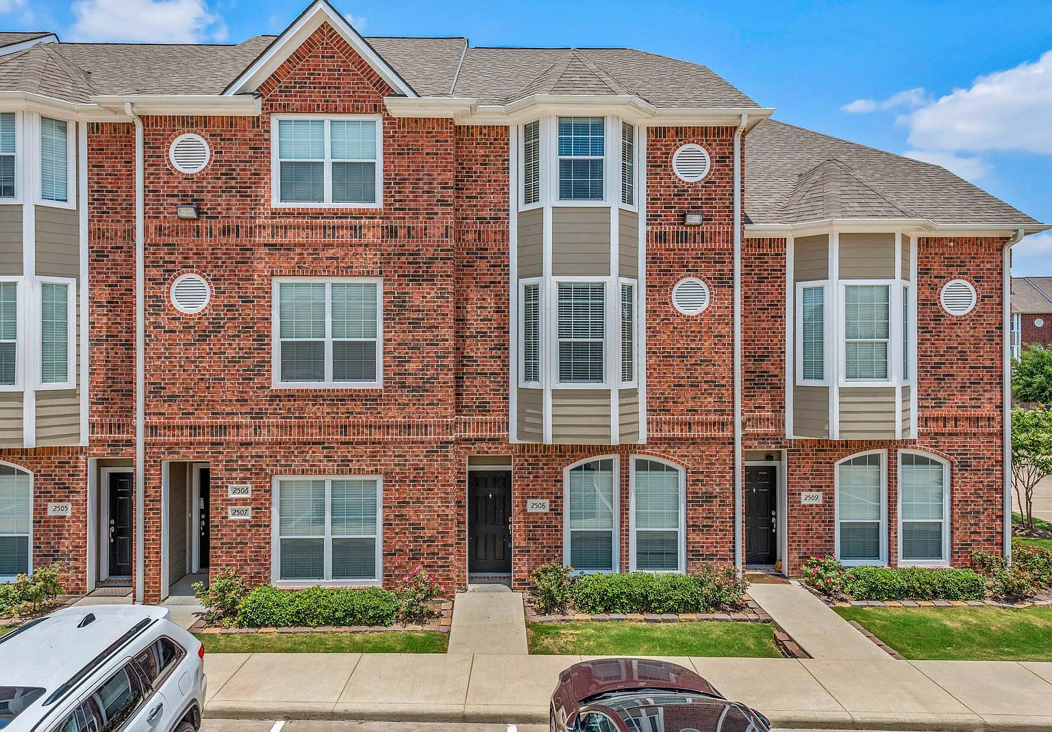 2 bed, 2.5 bath, 996 sqft, $1,500 — Photo 1