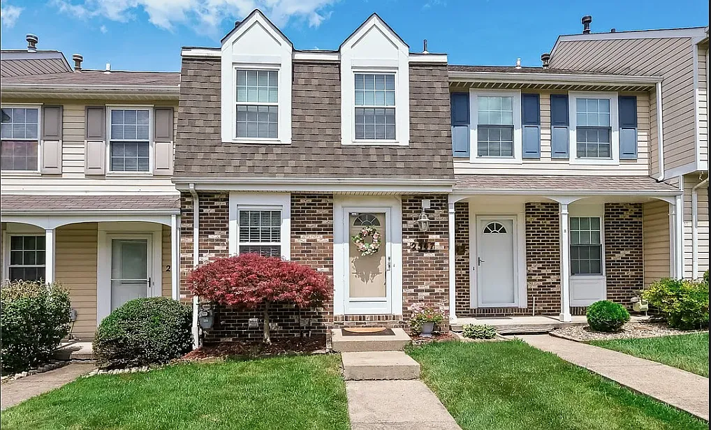 2 bed, 1.5 bath, $1,900 — Photo 1