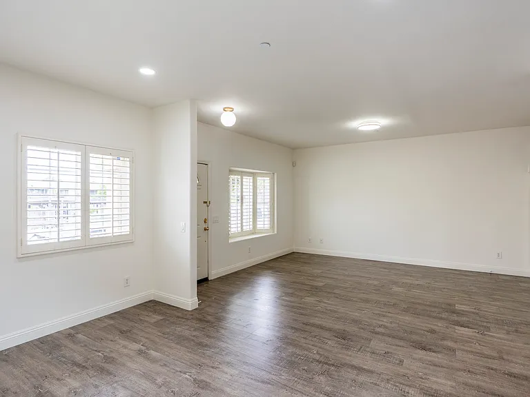 10623 Mona Way — Photo 7