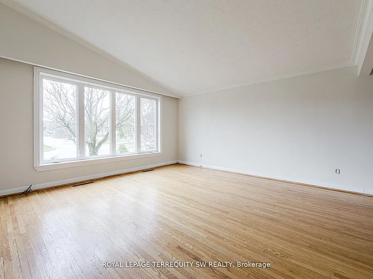 35 Euphrasia Dr — Photo 11