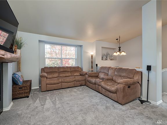 4th image of 32501 Newcastle Dr