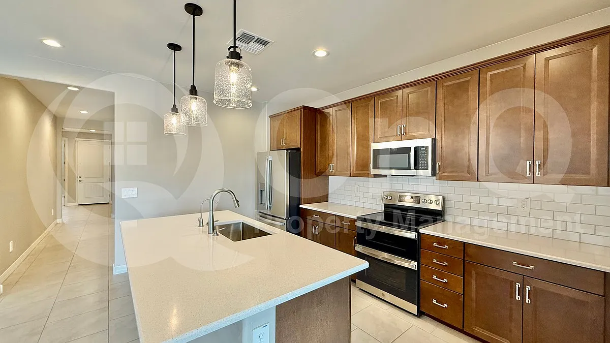 4 bed, 3.0 bath, 1878 sqft, $2,250 — Photo 3