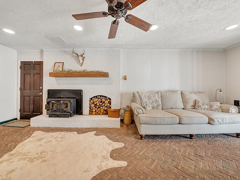 621 Aragona Dr — Photo 35