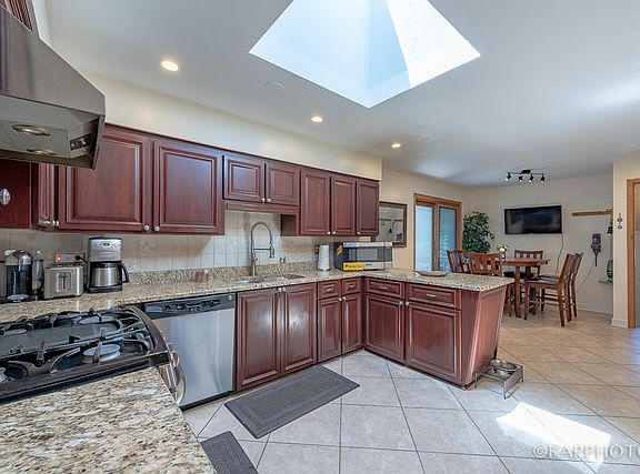 3rd image of 8516 Menard Ave