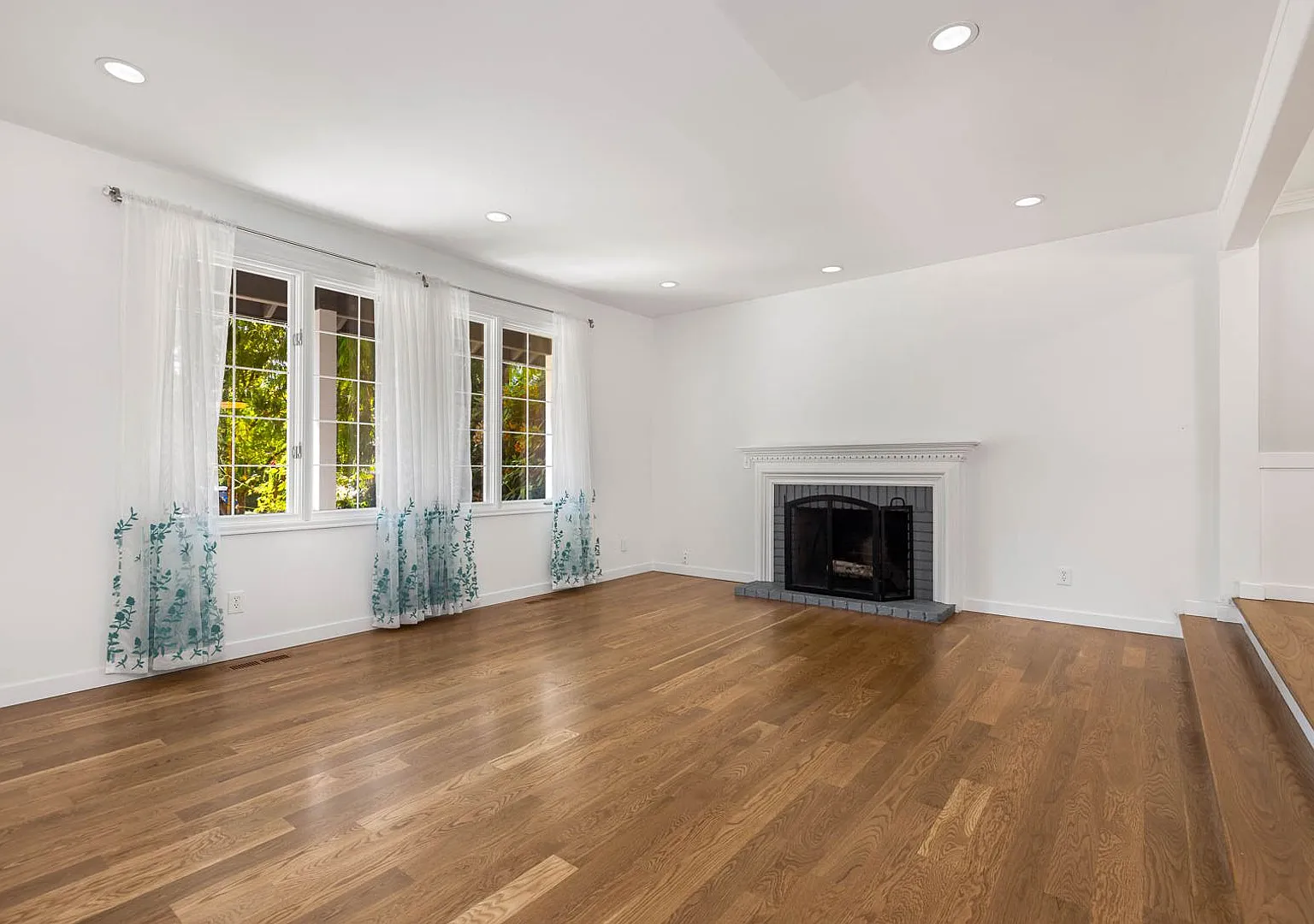 Luxury 4 Bedroom Timberline Retreat with Designer Updates & Greenbelt Views — Photo 3