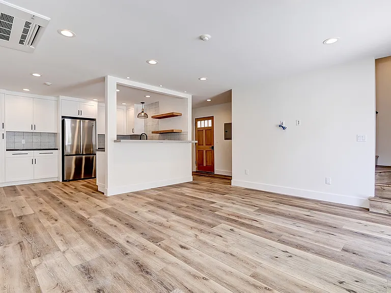 1919 Harriman Ln #3 — Photo 1