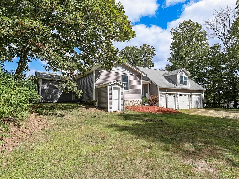 55 Holbrook Hill Rd — Photo 1