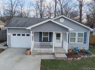 818 Twin Oaks Dr, Henryville, IN 47126