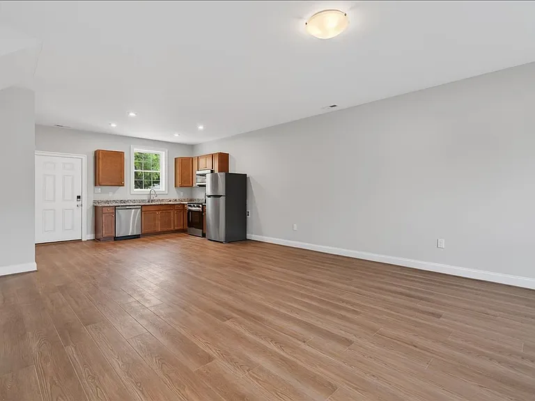 150 Carolina St — Photo 3