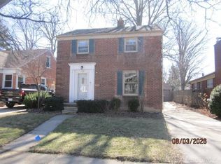 1741 Brys Dr, Grosse Pointe Woods, MI 48236
