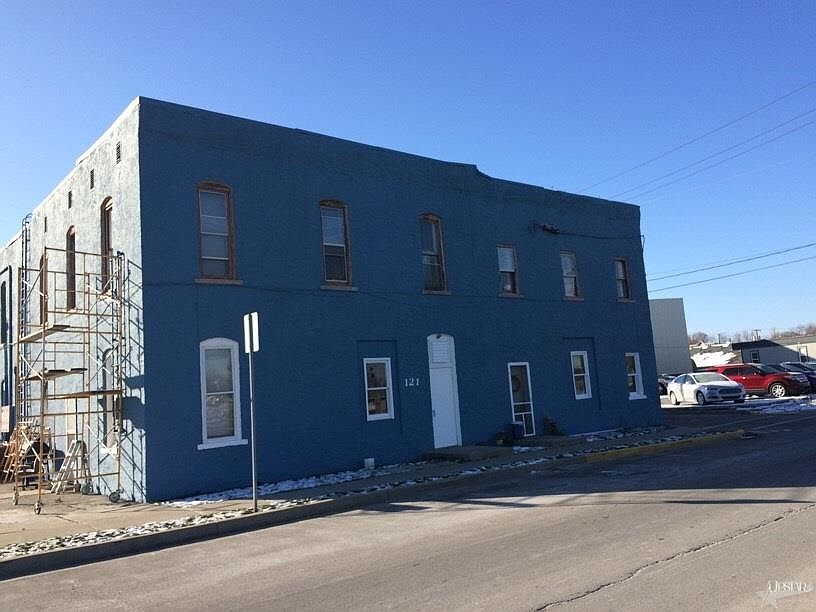 1st image of 121 E Quincy St