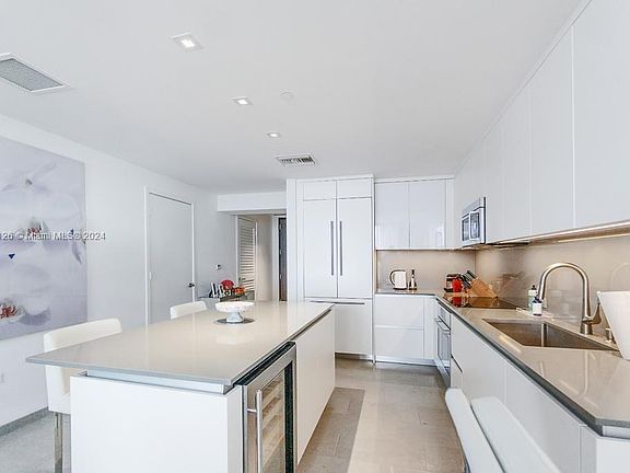 5th image of 68 SE 6th St APT 3205