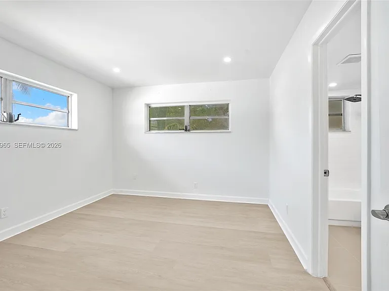 6211 SW 37th St #212 — Photo 12