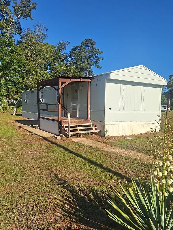 2 bed, 1.0 bath, $850 — Photo 1