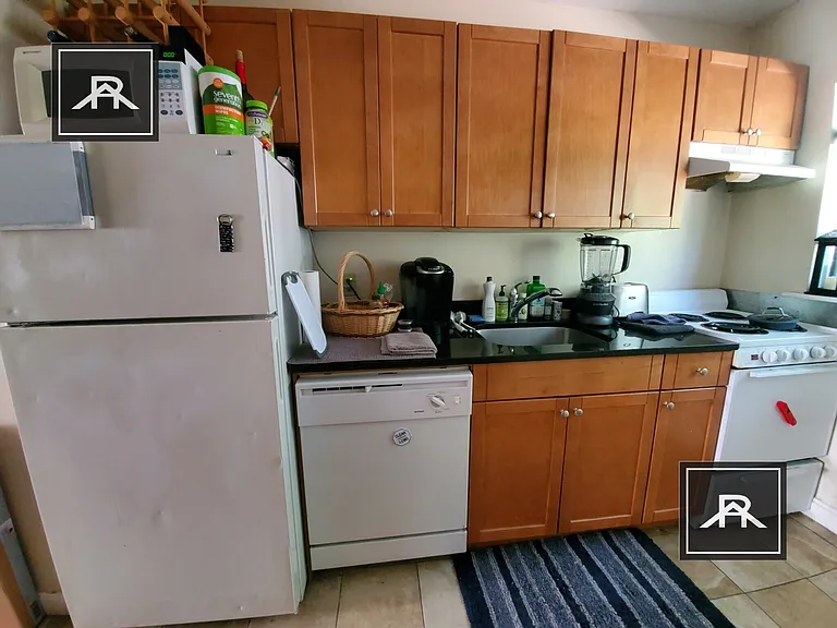 63 Chiswick Rd #4A — Photo 2