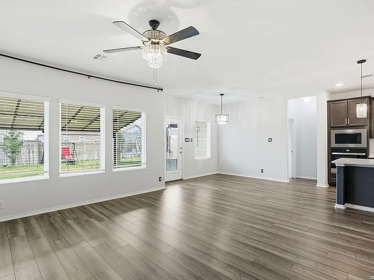 12611 Auriga — Photo 9