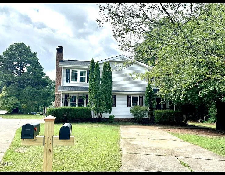117 Chatham Woods Dr — Photo 1
