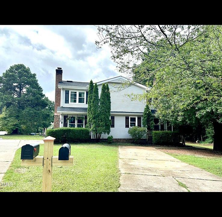 1st image of 117 Chatham Woods Dr