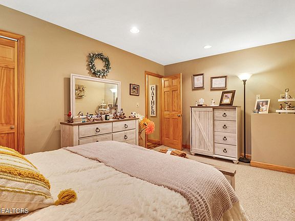 20th image of 426 Allen Dr