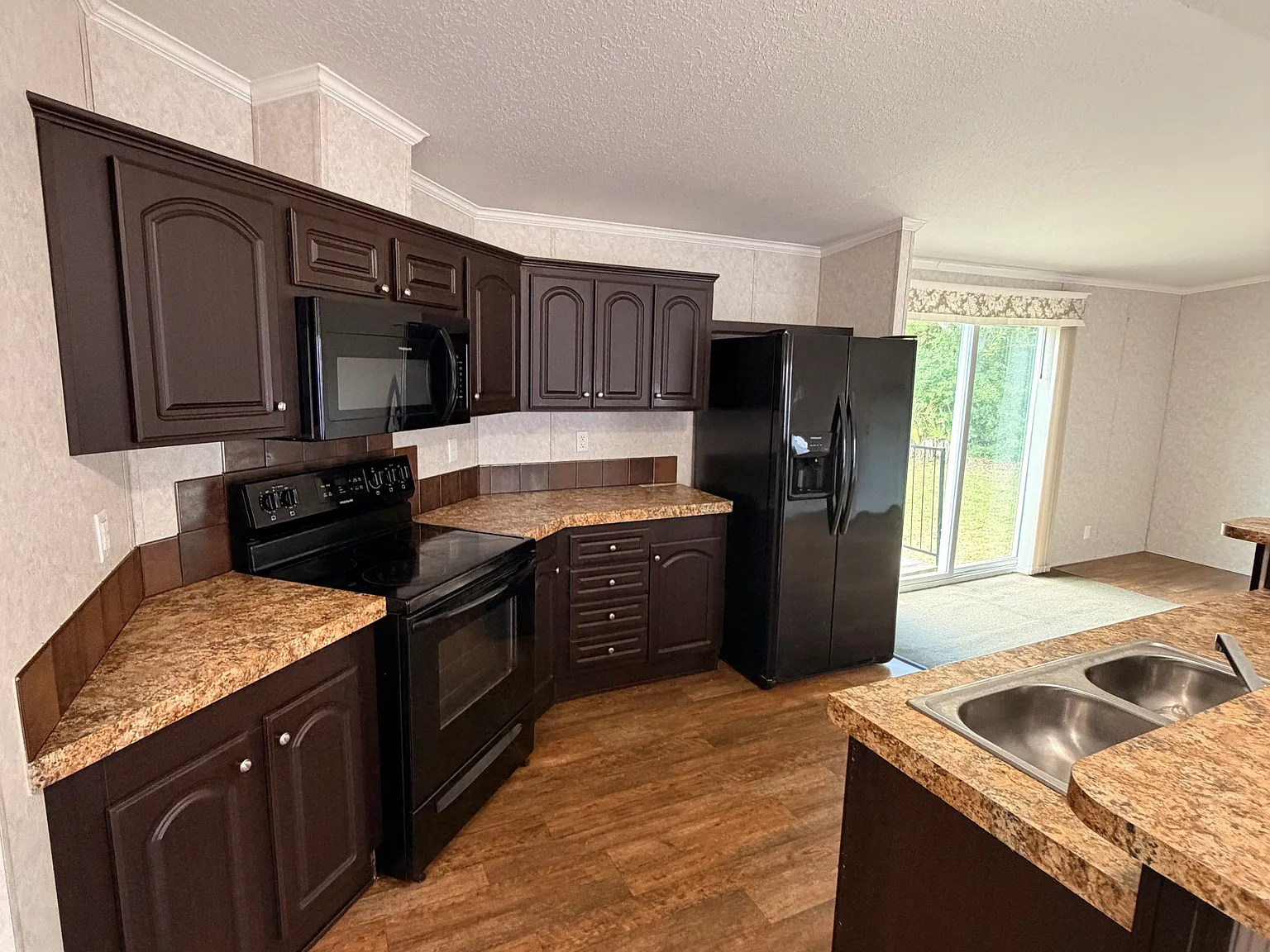 3 bed, 1168 sqft, $1,950 — Photo 3
