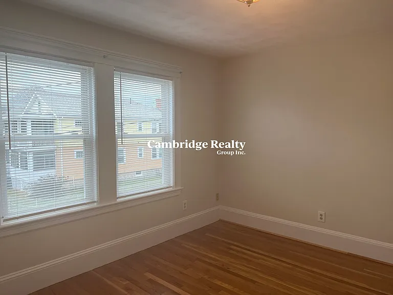 20 Henley St — Photo 7