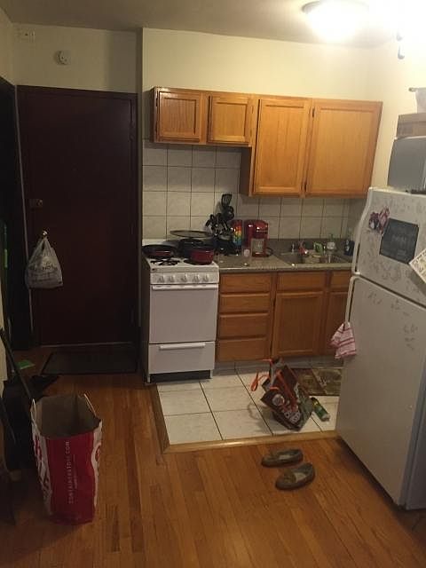 2nd image of 5154 N Clark St #406