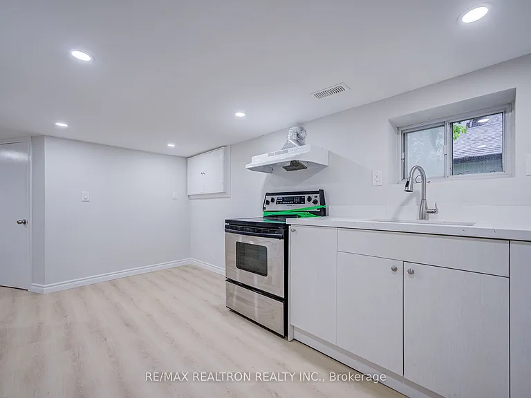 95 Roseview Ave — Photo 27