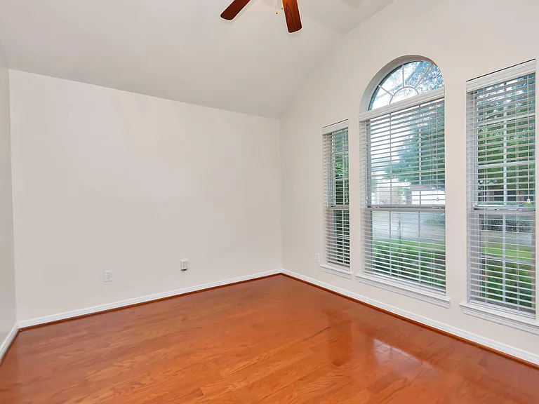 16510 Bluff Springs Dr — Photo 6