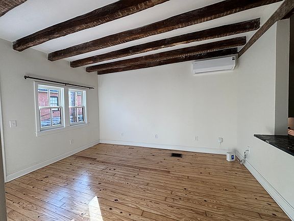 5th image of 40 E Hoster St