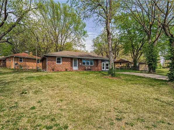 11400 E 27th St S, Independence, MO 64052