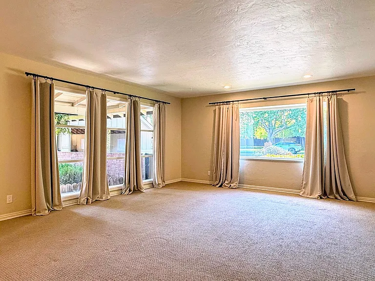1711 Cabana Dr — Photo 6