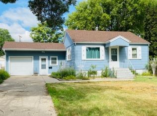 910 E 6th St, Mccook, NE 69001