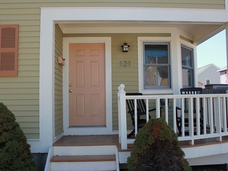 1st image of 121 De Pasquale Ave