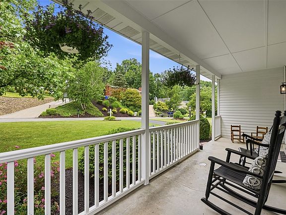 3rd image of 164 Oakdale Dr