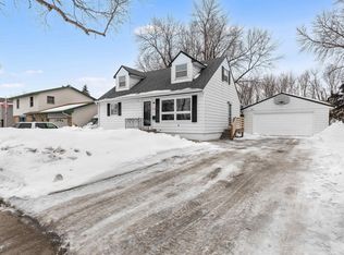 1713 S Riverdale Rd, Sioux Falls, SD 57105