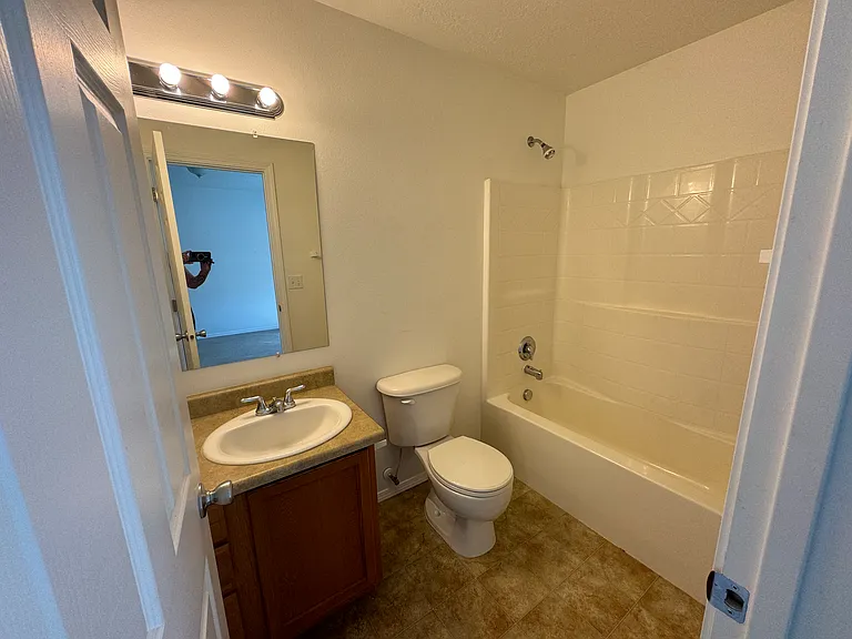 915 NW Maggie Ct #B — Photo 19