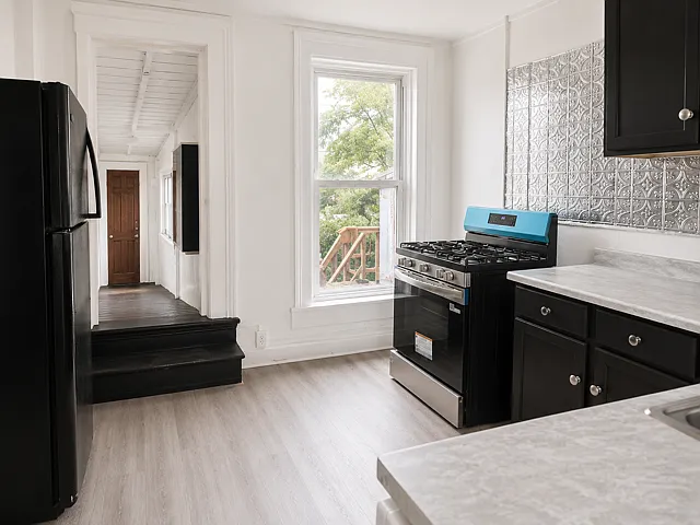 610 Warren St #5 — Photo 10