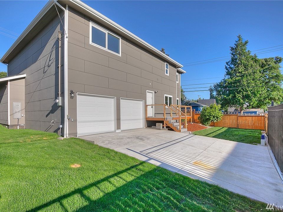 2 Car Garage Wired for Car Charger- Electric Gate for Convenience & Privacy.