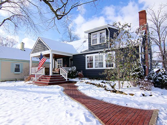3rd image of 749 Forest Ave