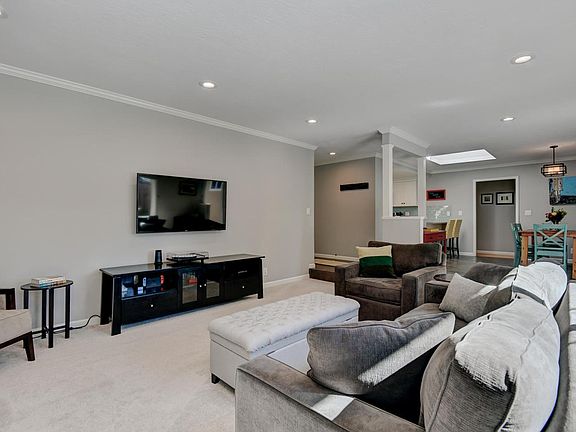 3rd image of 2272 Highland Park Ln