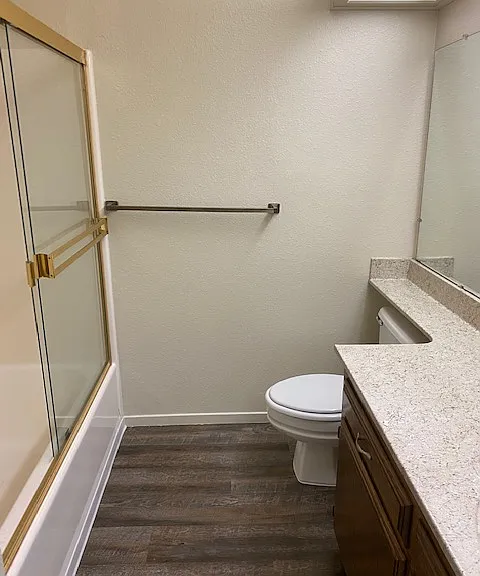 Laurelwood West Villas standard 2x2 hallway bathroom