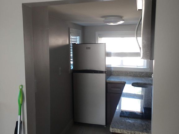 4th image of 821 Vine St #301