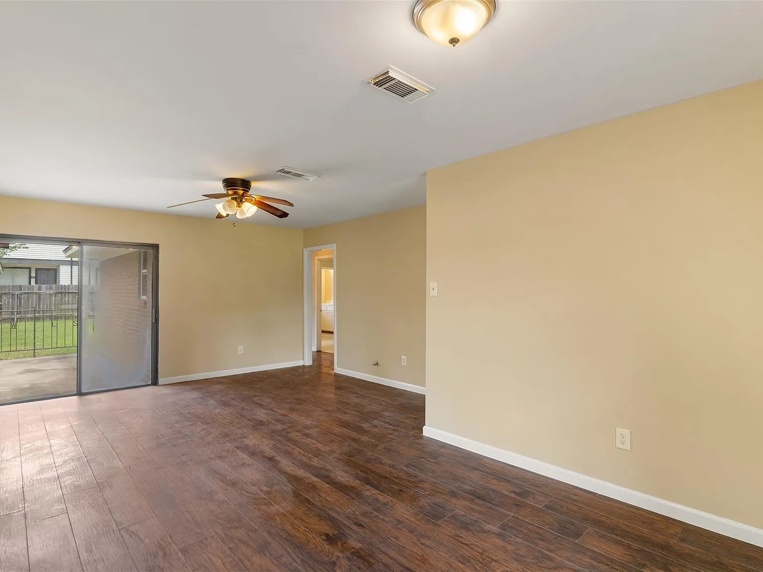 3 bed, 1.5 bath, 1358 sqft, $1,850 — Photo 4