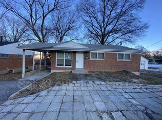 1880 S New Florissant Rd, Florissant, MO 63031