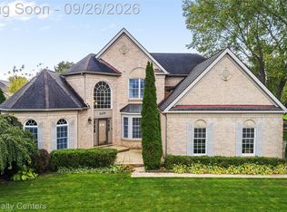 2077 Applebrook Dr, Commerce Township, MI 48382