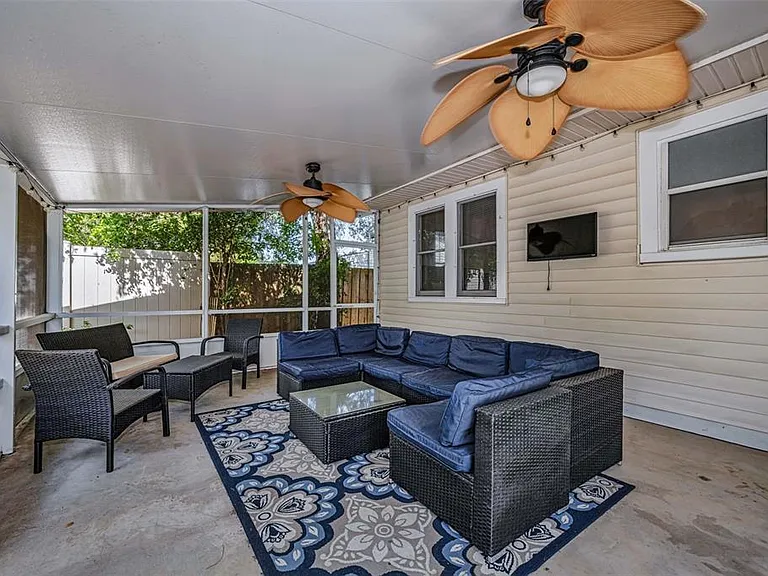 525 Bay St — Photo 23