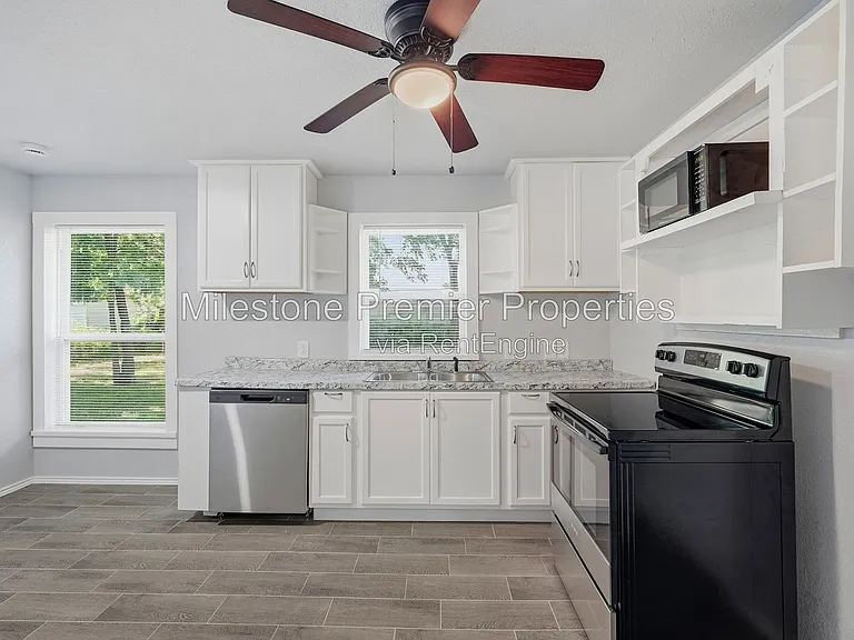 718 W Belden St — Photo 8