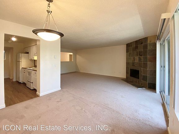 3rd image of 4006 W Lake Sammamish Pkwy NE #C04